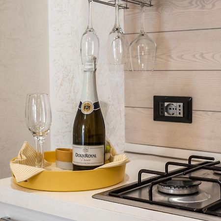 Yhellow Home Comfy Apartment Бари Экстерьер фото